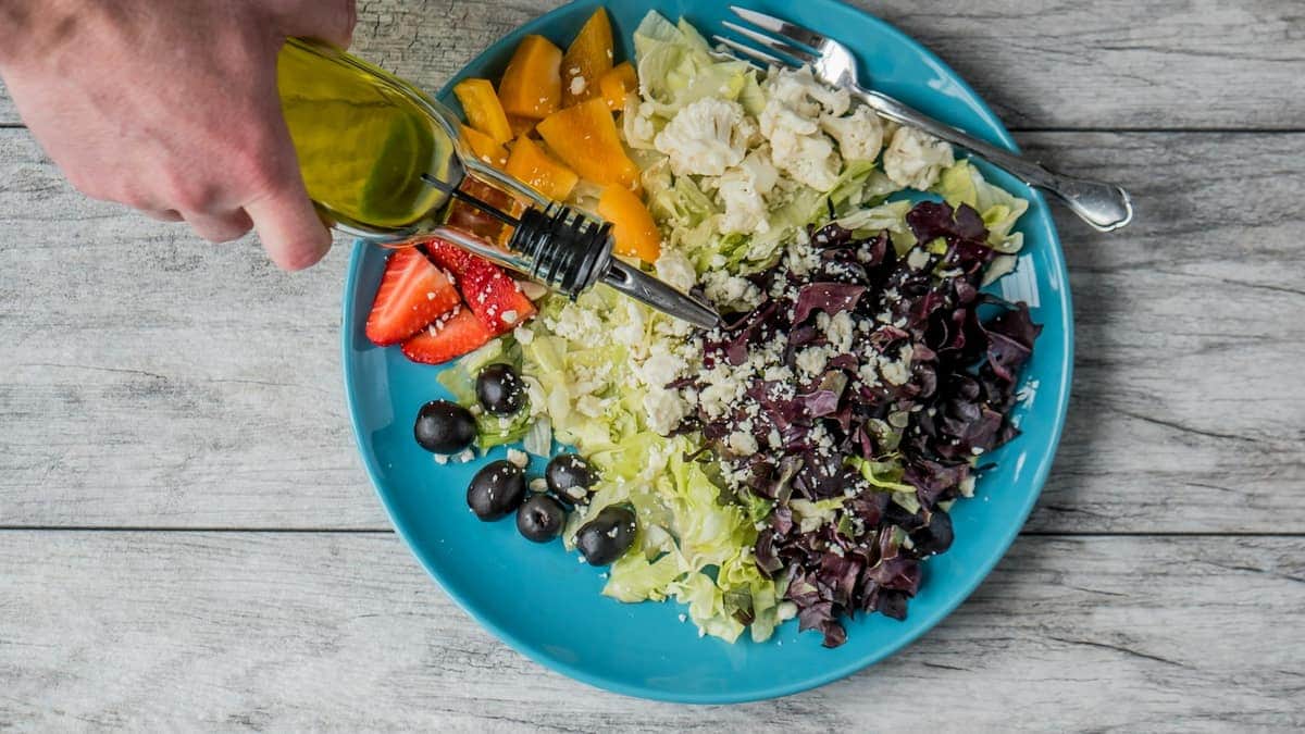 Assiette équilibrée d'inspiration méditerranéenne