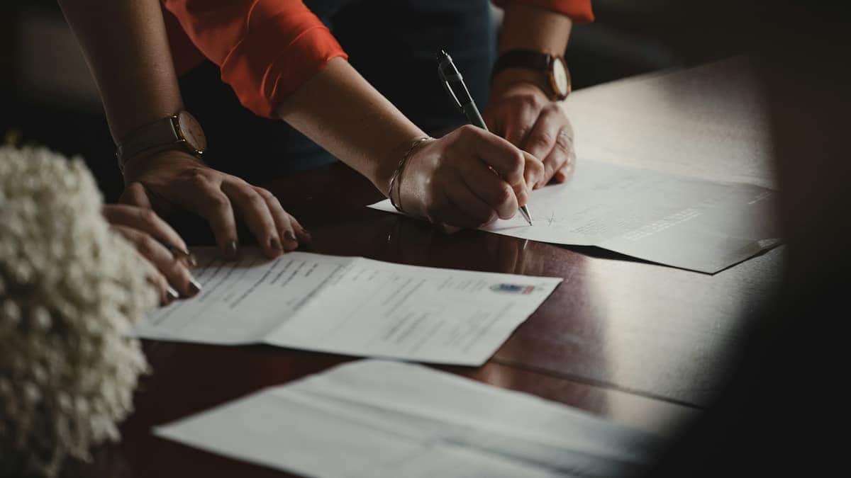 Signature de documents administratifs de remboursement de soins
