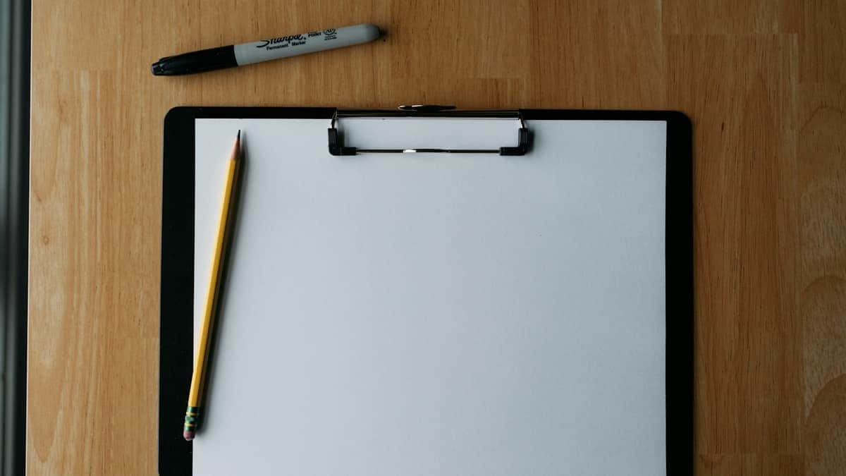 Prise de notes pour préparer sa consultation médicale